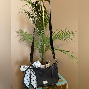 Madden NYC Crossbody Bag (EUC) LIKE NEW!!!!